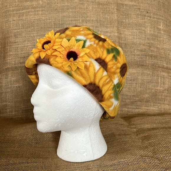 Handmade Fleece Hat - Winter pull-on hat - Picture 2 of 4